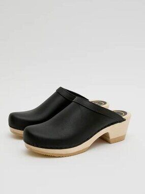No 6 mid heel old school Black Clogs Size 39